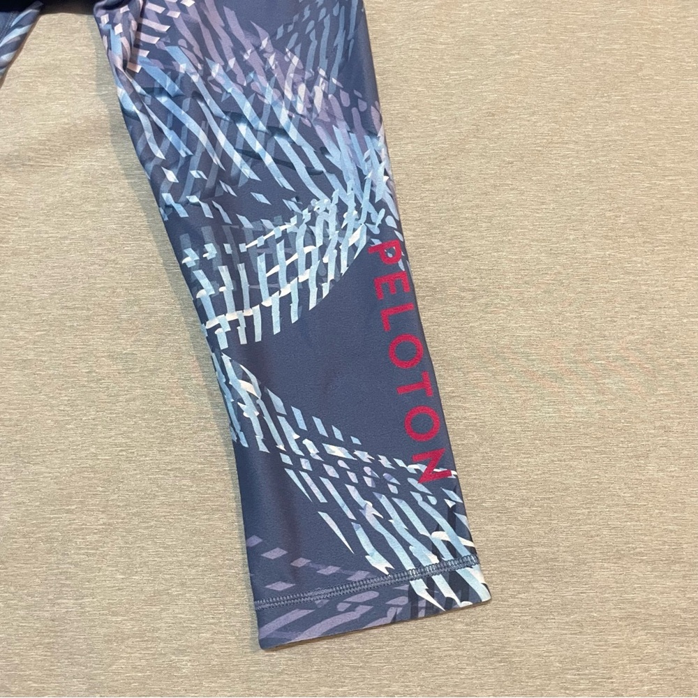 Peloton WITH Zepheria Reversible Capri Leggings High Rise Medium - Picture 5 of 11